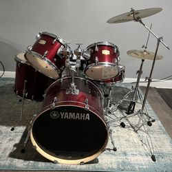 Yamaha Drum Set Excellent Condition 