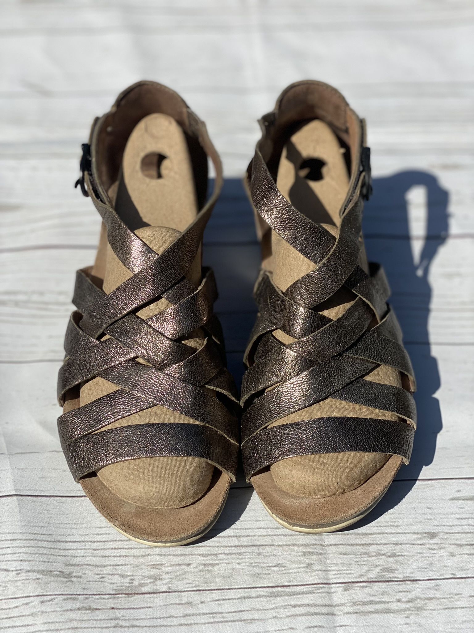 Dansko Vivian Metallic Bronze Gladiator Wedge Sandals Women’s Size 8
