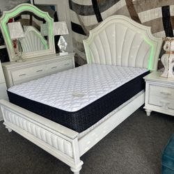 5-PCs White Queen Size Bedroom Set