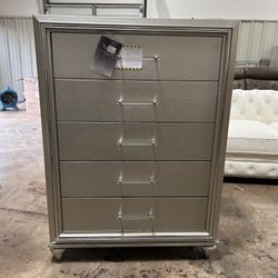 New Classic Furniture Lumina Gray 5-Drawer 35.5 in. Chest of Drawers