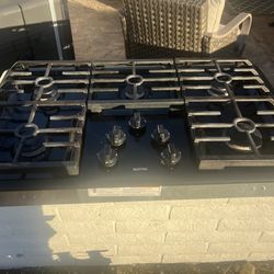 Maytag  MGC7536WB 36 Inch Gas Cooktop with 5 Sealed Burners Including 1 Simmer Burner, Frameless Design, Pilotless Electronic Ignition and Continuous 