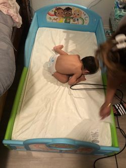 Cocomelón toddler bed