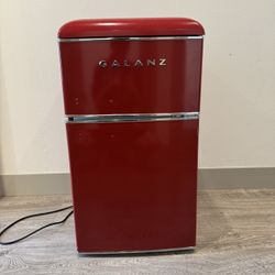 Retro Mini Fridge/Freezer
