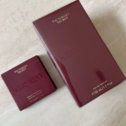 Victoria’s Secret Very Sexy Eau de Parfum bundle- 3.4oz