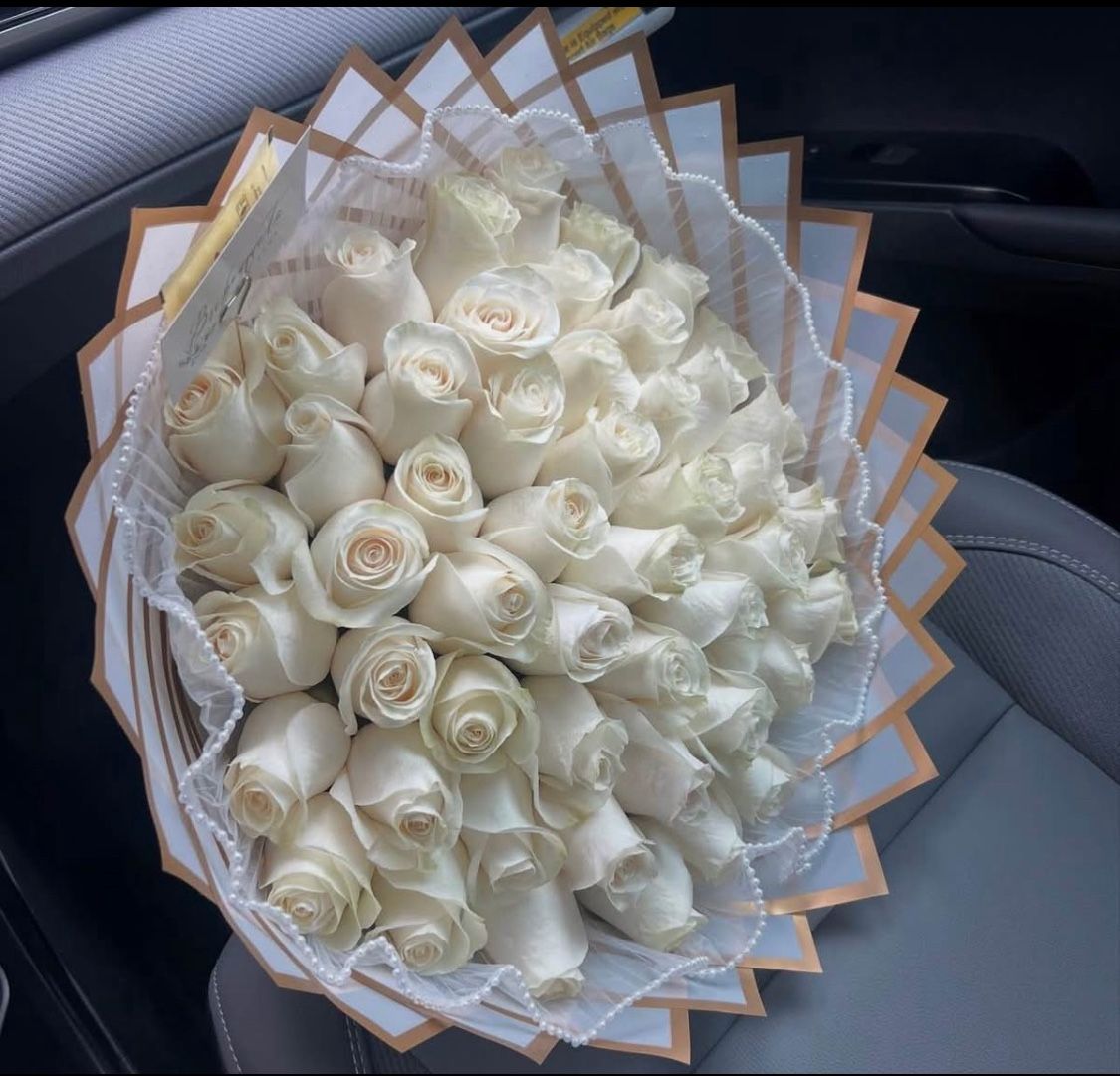 WHITE ROSES BOUQUET