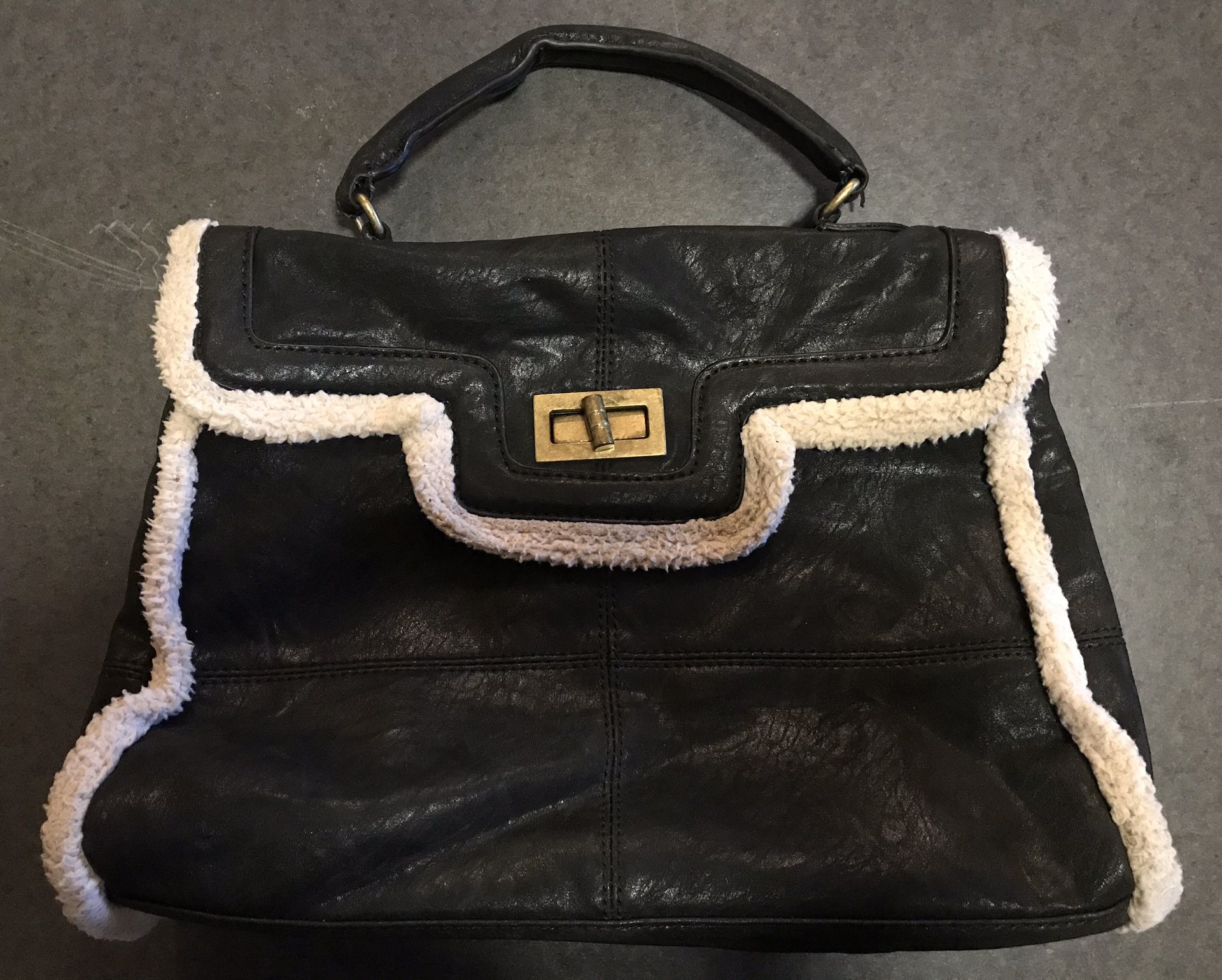 Real Nice Ladies Louis Vuitton Bag And Purse for Sale in North Las Vegas,  NV - OfferUp