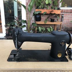 Vintage Electric Singer Sewing Machine W/ Table