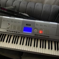 Yamaha electronic keyboard With Stand