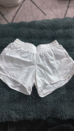 Lululemon Hotty Hot Low Rise 4” Shorts - White