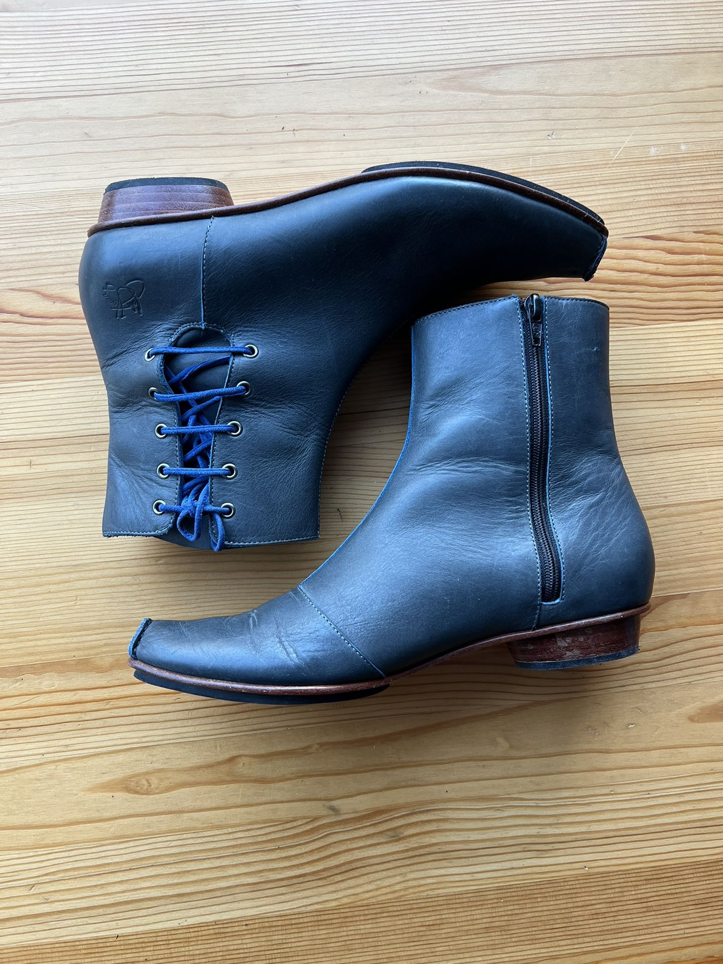 SIZE 8.5 FLUEVOG BOOTS - MOVING OUT SALE✈️✈️