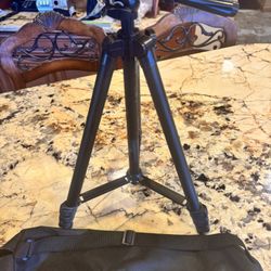 Ravelli Lightweight Portable Tripod Extends From 17” To 43” 