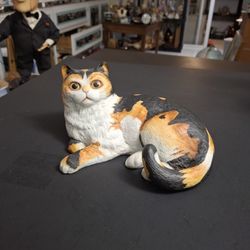 Vintage 1983 Hand-painted Fine Porcelain Calico Cat By Eric Tenney "Spellbound" By Franklin Porcelain Collection 7.5"L X 3.5"H