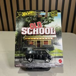 Hot Wheels Premium Pop Culture - 1979 Dodge Ram Van - Old School Van
