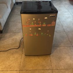 Magic Chef Mini fridge 