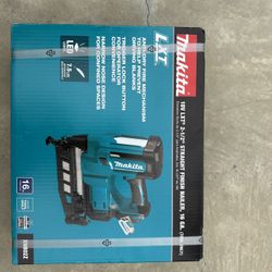 Makita 18V LXT Lithium-Ion 16-Gauge Cordless 2-1/2 in. Straight Finish Nailer (Tool Only)