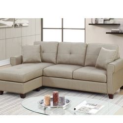 Brand New Sectional Sofa With 2 Matching Accent pillows