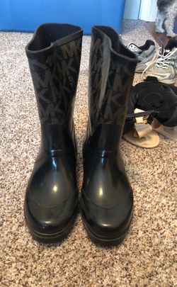 Michael Kors rain boots size 8