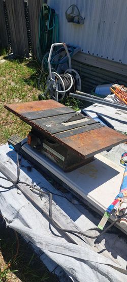 Table saw by black and decker