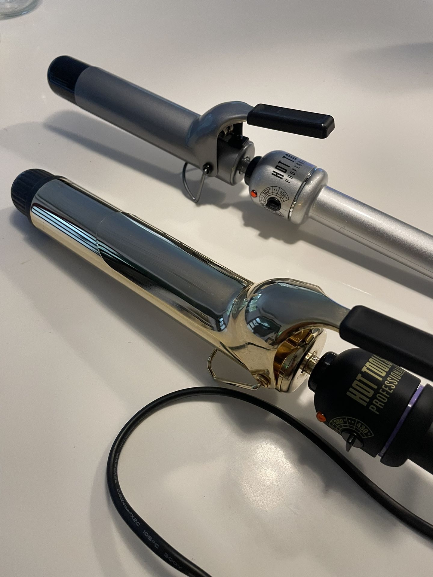 Hot Tools Professional Curling Iron 24k Gold 1 1/2” & 1 1/4” Curling Iron