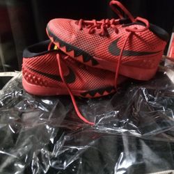 Nike Size 7 Kyries