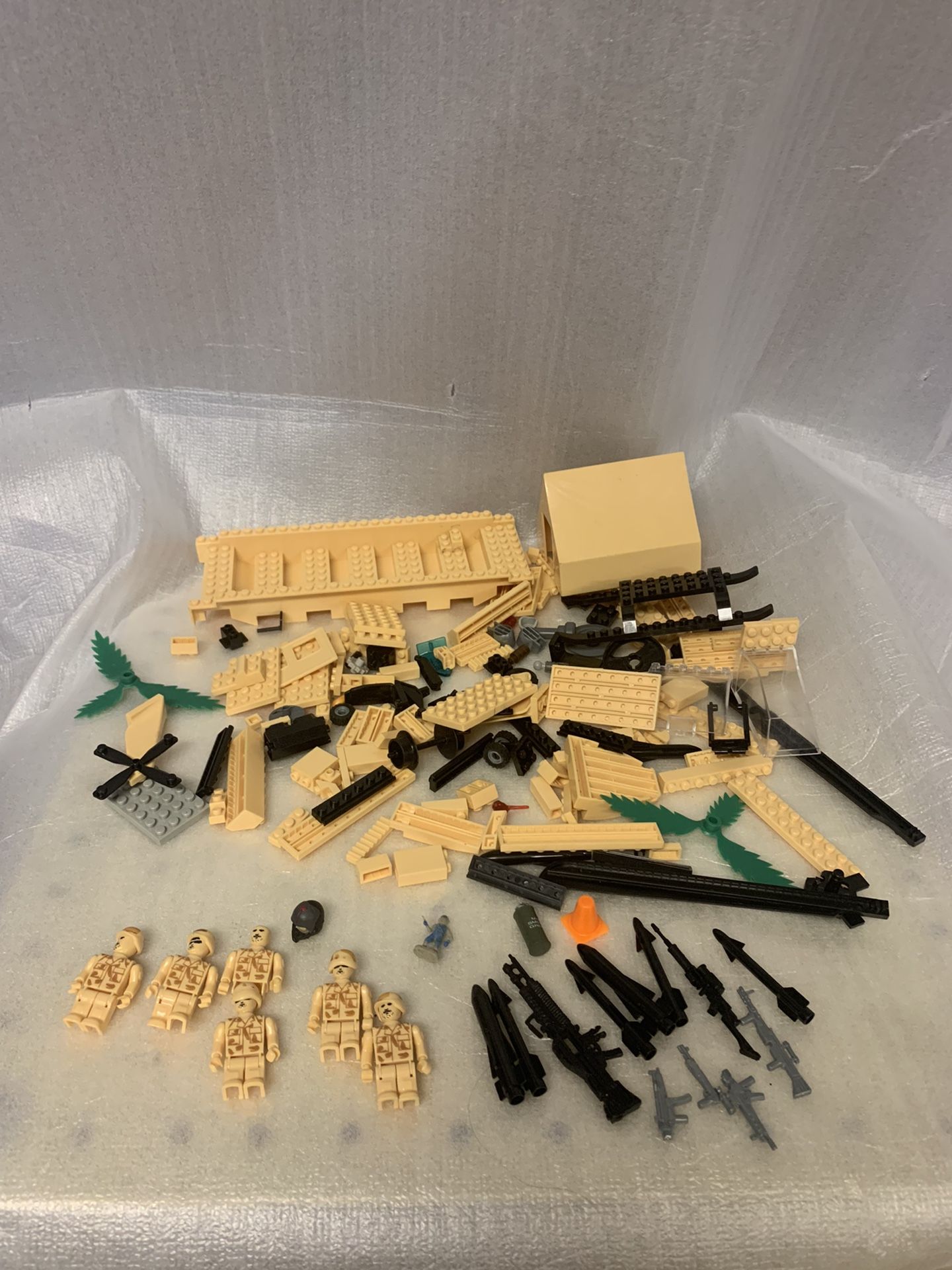 Best-Lock Construction Military Desert Army Minifigures Action Figures Play set