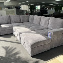 PRICE DROP‼️Gorgeous Grey Pull Out Sleeper Sectional On Sale $1299