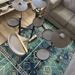 Yamaha DTX402K Electronic Drum Kit With Seat/Throne