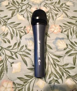 Sennheiser e835 Dynamic Vocal Microphone