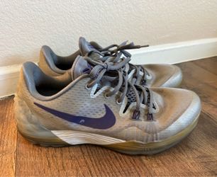 Nike Men's Gray Basketball Shoes