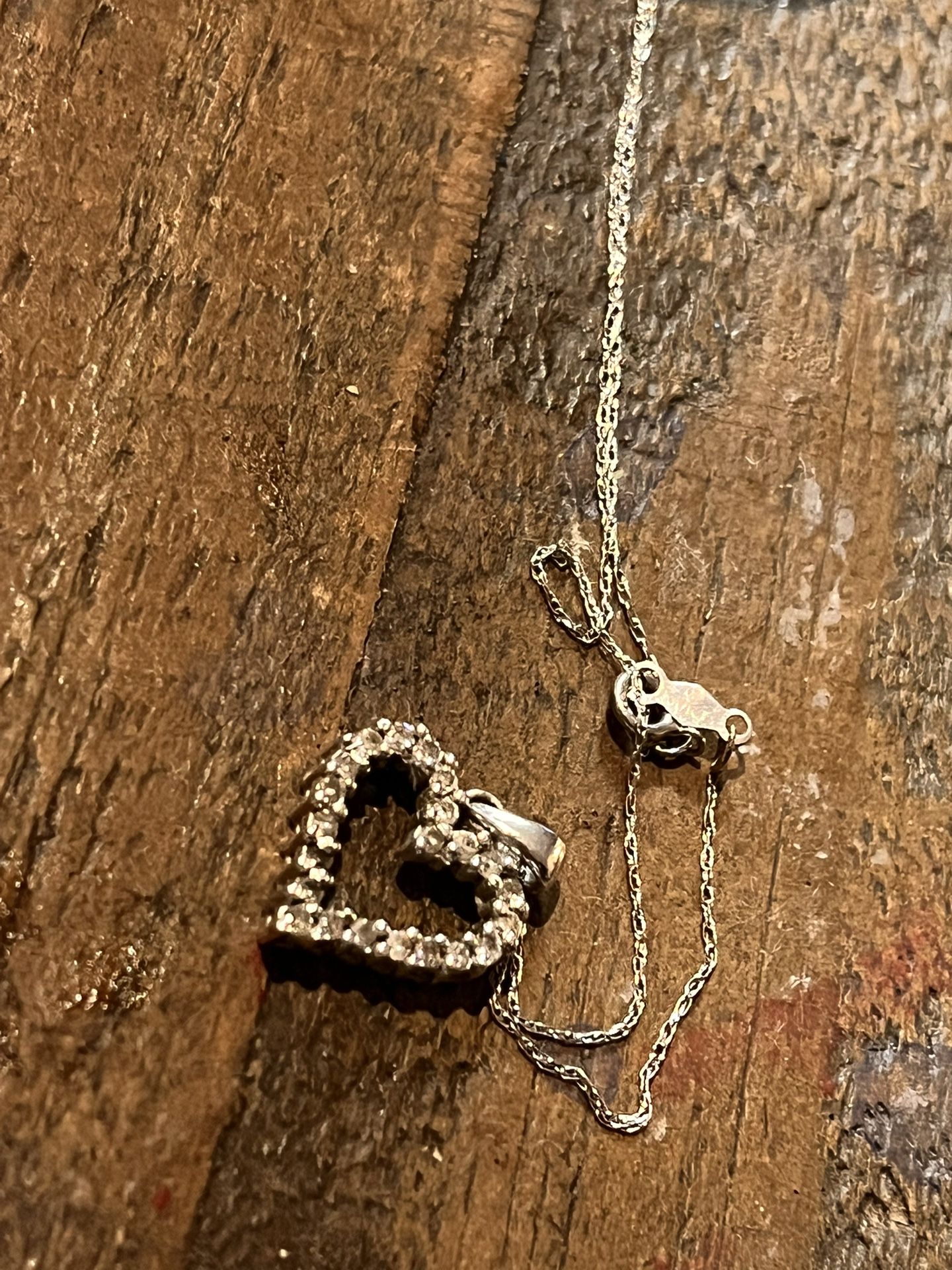 10k Heart White Gold, 417 Marked 10k Chain Heart Necklace