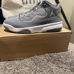 Nike Air Jordan Max Aura 2 men's basketball shoes in the Medium Grey/Cool Grey and White 11.5m 95.00