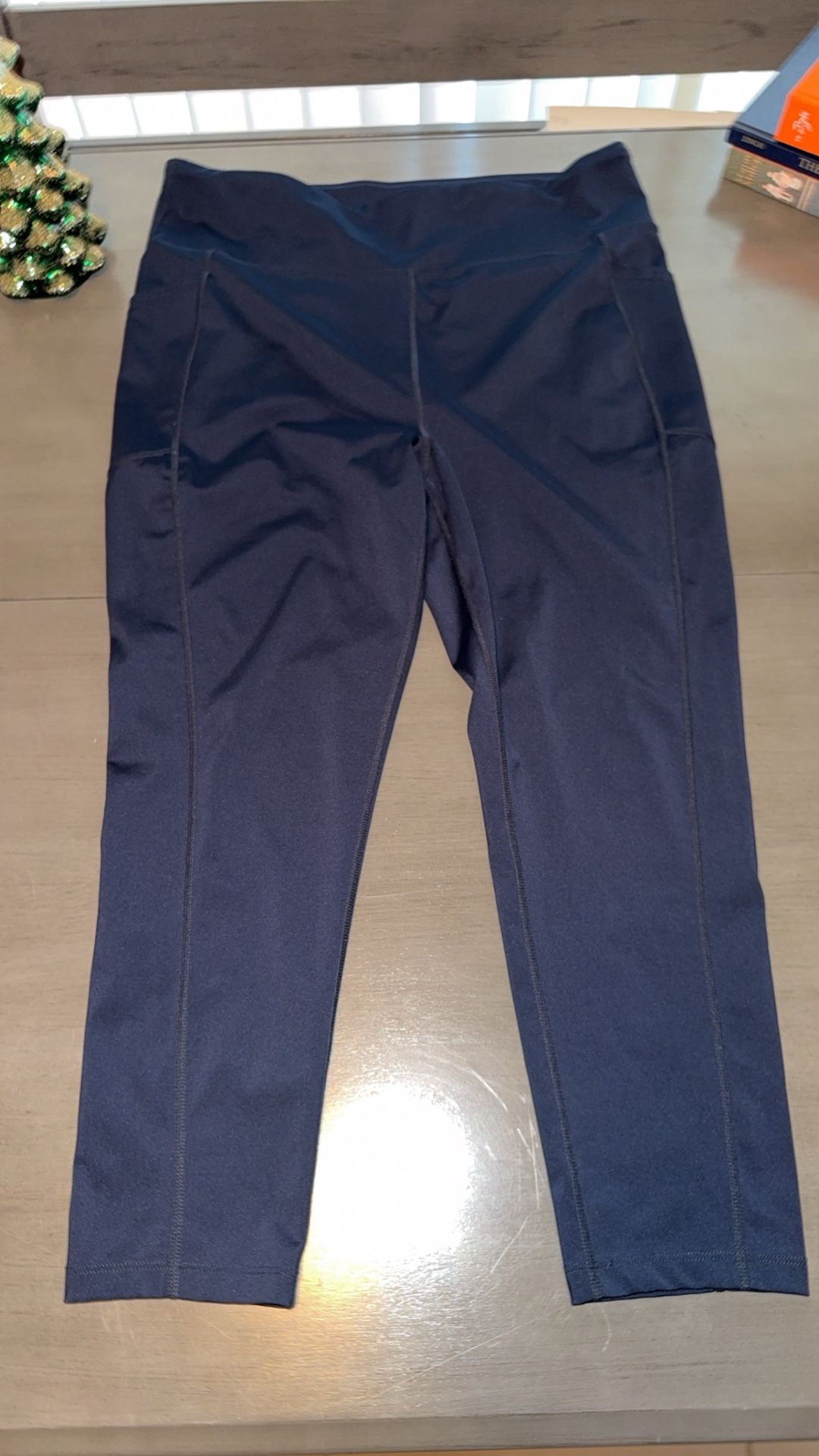 LuLaRoe “Rise” Navy High-Waisted Capri Leggings With Pockets - Size 2X