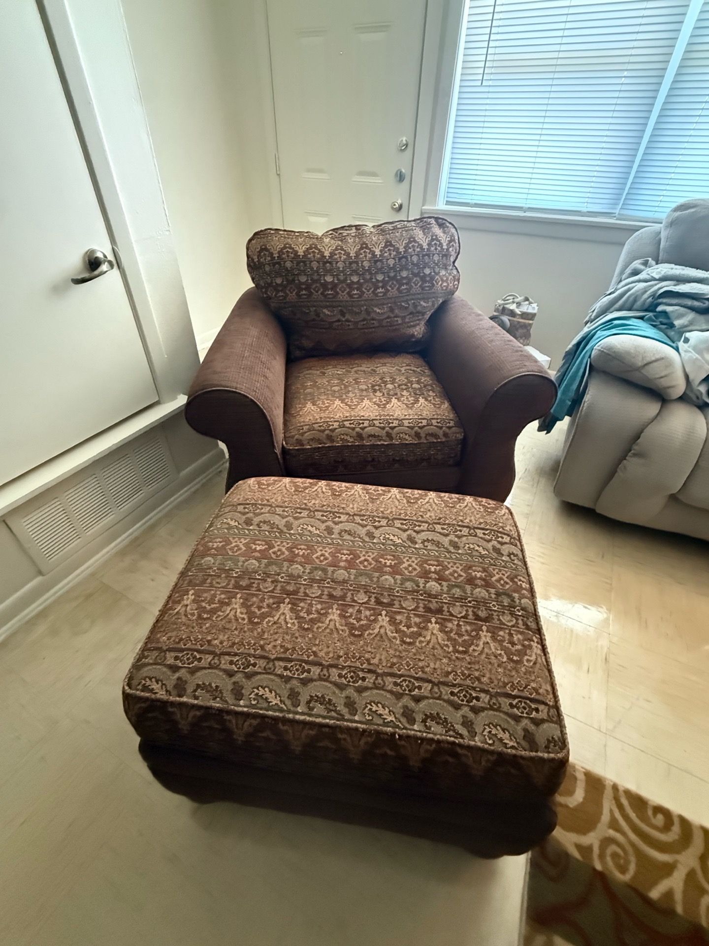 Chair w/ Ottoman