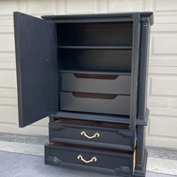 🥂Gorgeous Black Chest Armoire
