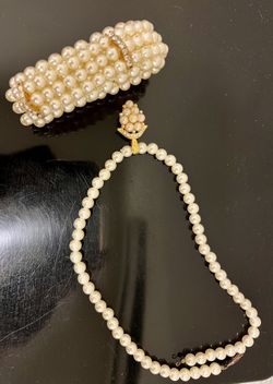 Pearls Necklace And Bracelet Set