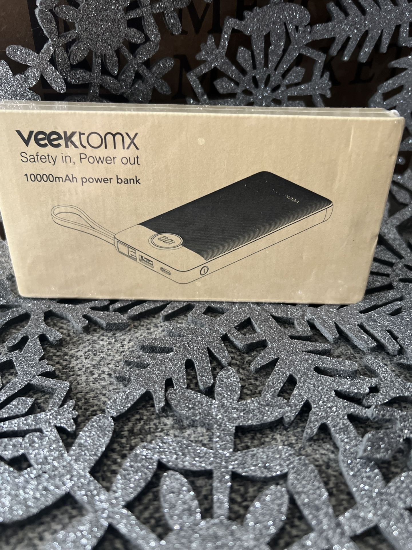 NEW Veektomx VT101 10000mAh Power Bank Fast Portable Charger & Built-In Cables