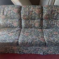Mathis Brothers Pull Out Bed Excellent Condition Very Comfortable Can Deliver Okc Area 30