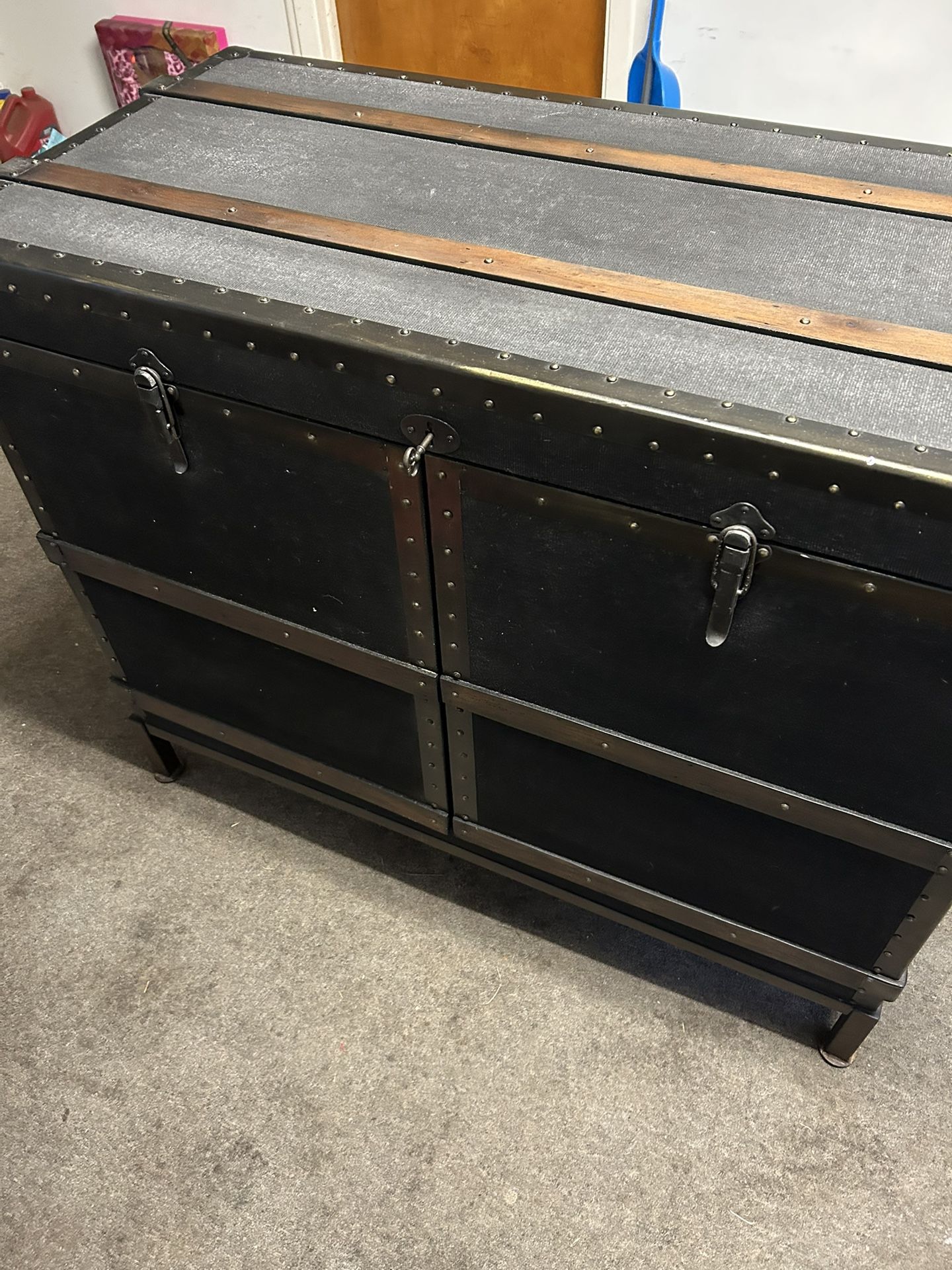 Chest Bar