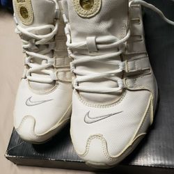 Nike Shox Tennis Shoes Men 71/2 Women Size 10