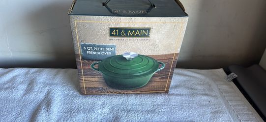 3 qt petite Demi French oven cast iron’s n