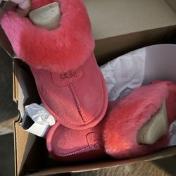 Ugg  Slipers Size 7