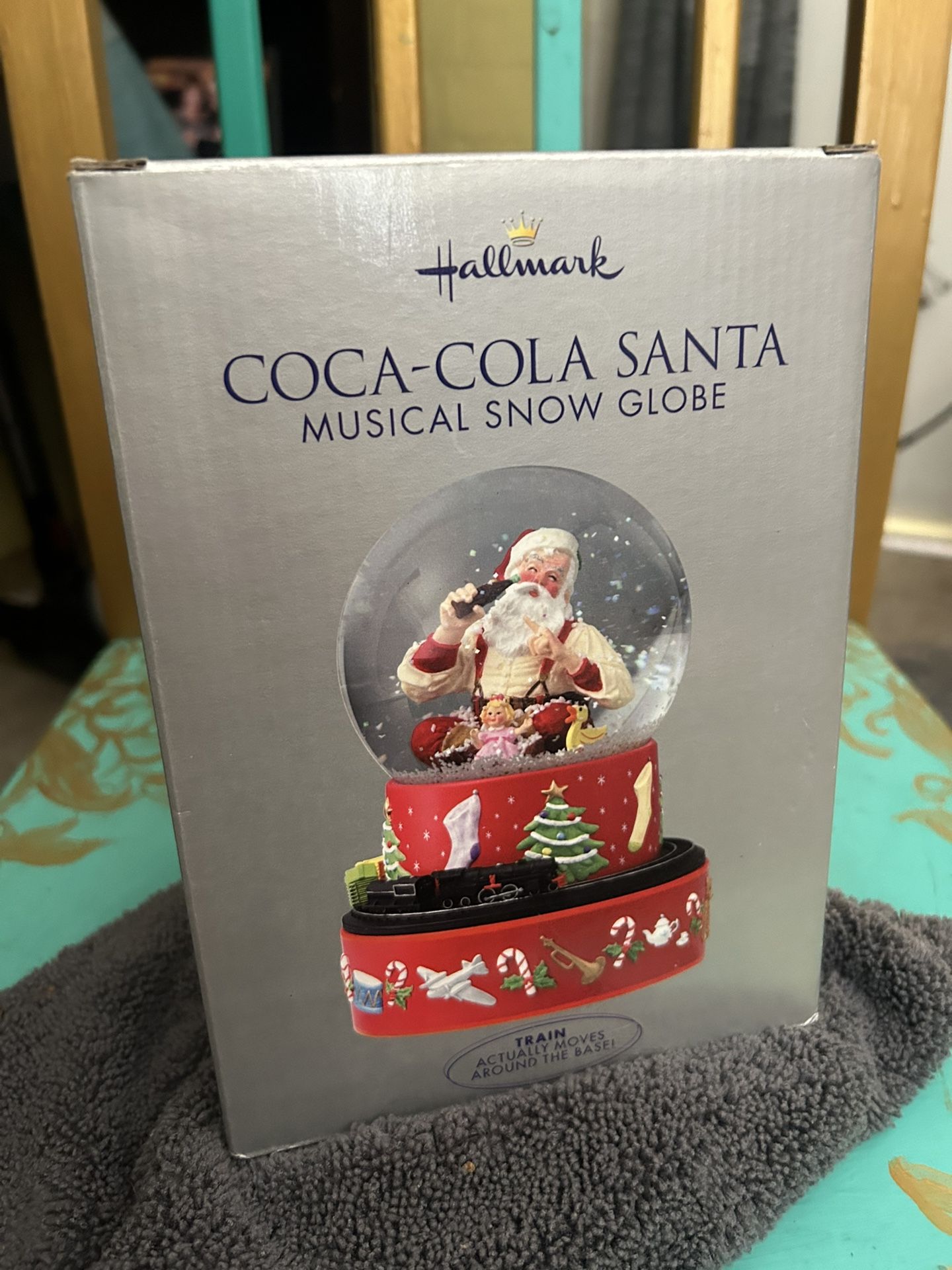 Hallmark Coca Cola Santa Snow Globe