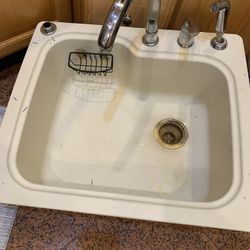 25x22 Swanstone Kitchen Sink With Faucet And Hose