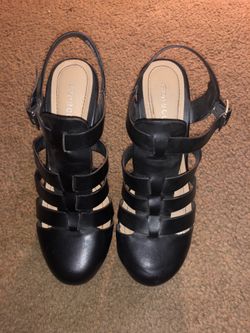 Woman’s wedges size 7 1/2