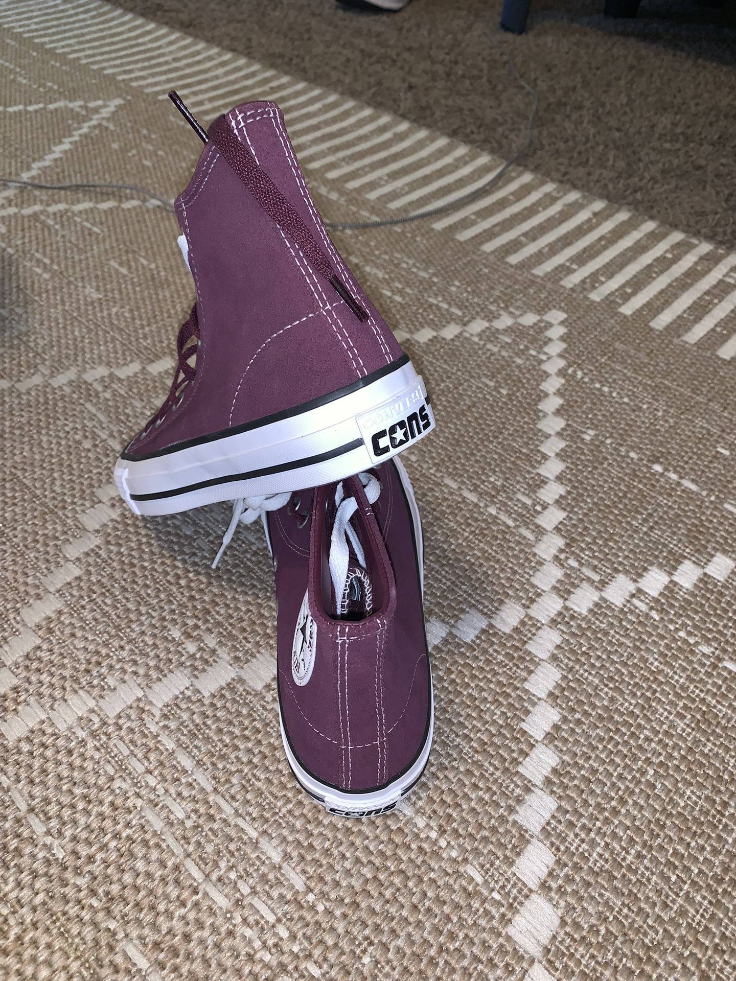 Converse Size 7 Womens