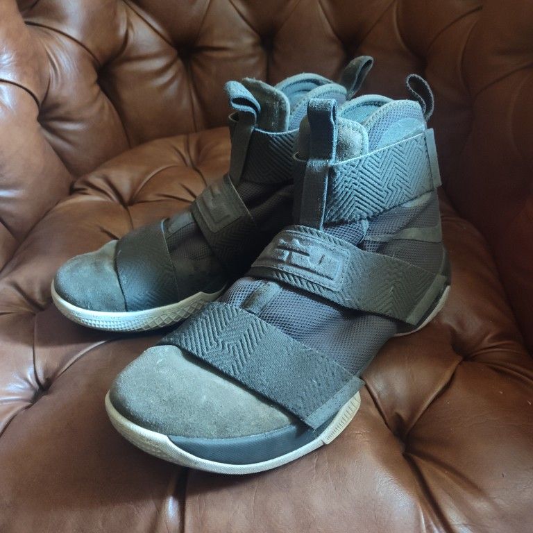 Nike LeBron Soldier 10 SFG Lux Mens Cargo Shoes