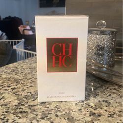 Carolina Herrera Perfume 