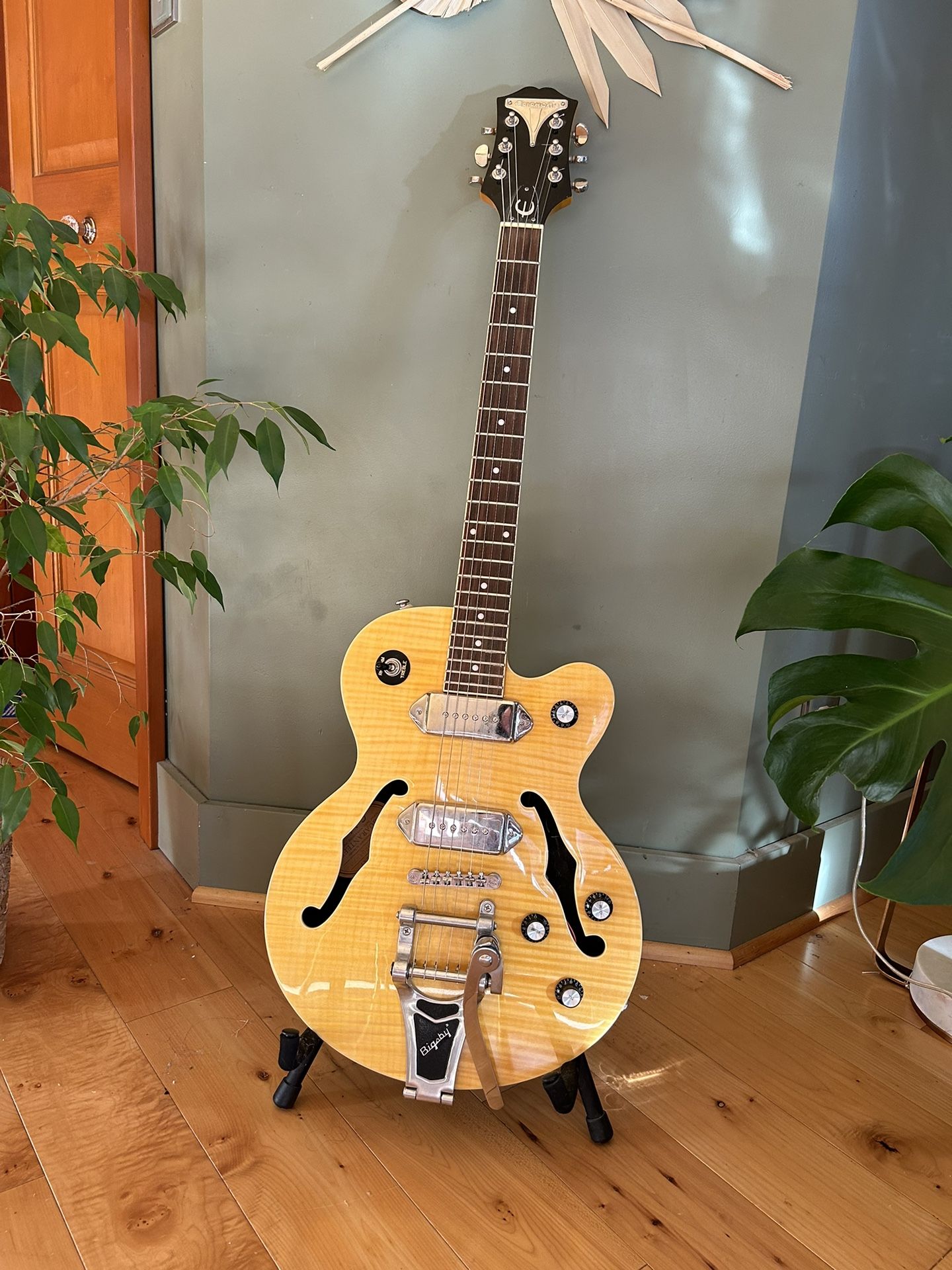EPIPHONE WILDKAT HOLLOW BODY ELECTRIC GUITAR (ANTIQUE NATURAL)