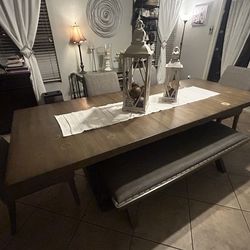 Dining Room Table w/ Butterfly Extender