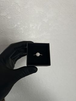 VVS1 Moissanite engagement ring